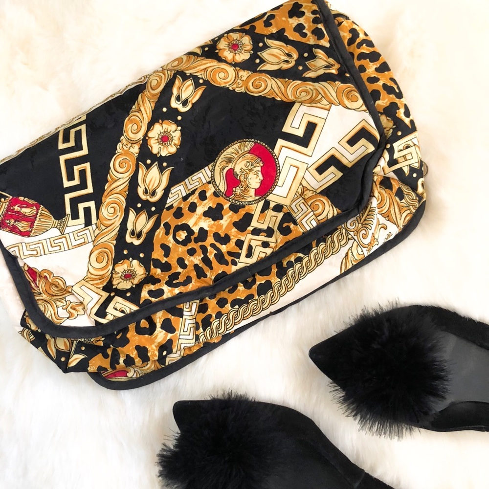 Oscar de la renta clutch